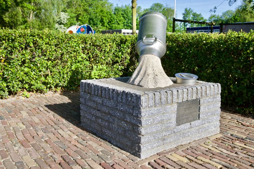 Sumar, monument "Melkstaking" 1943